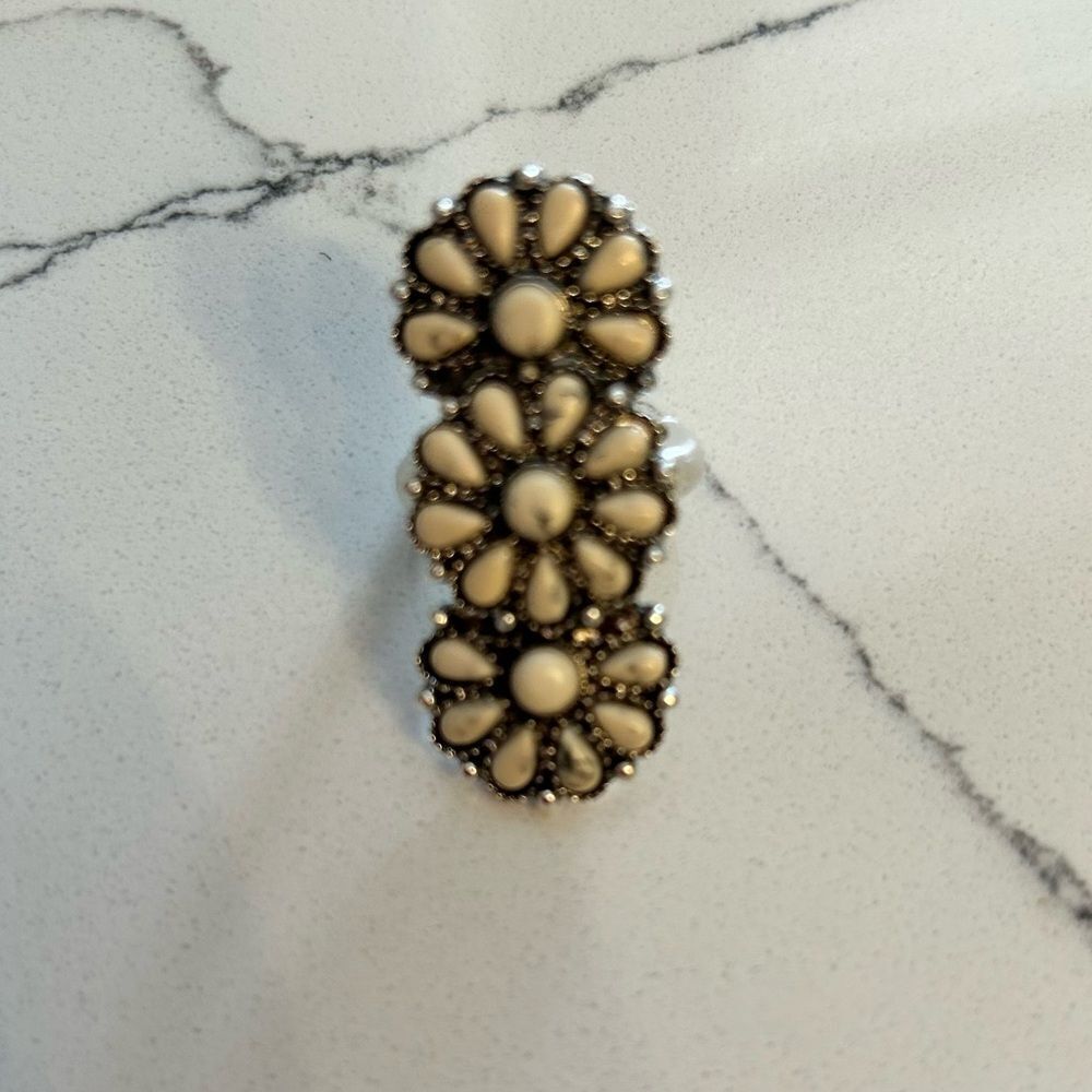 Western Cream Floral Ring